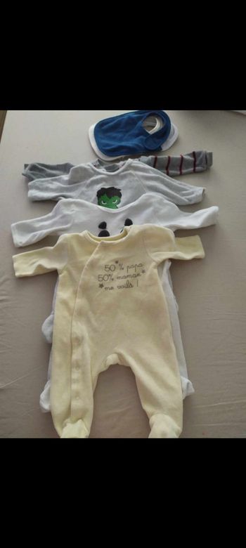 Tres bon état Lots de Vettements garçon 3 mois