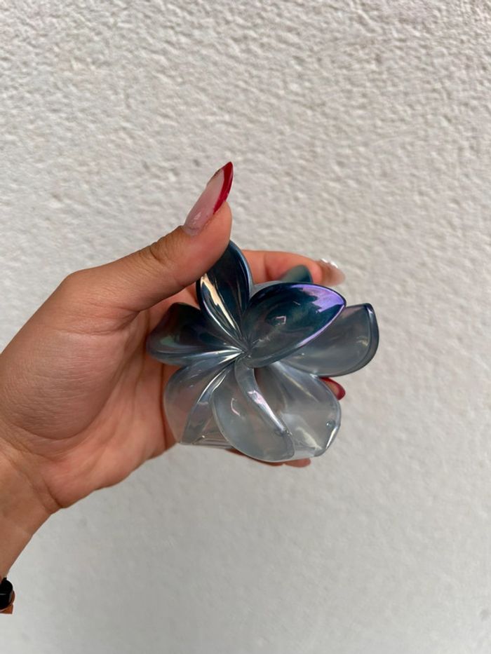 Pince à cheveux brillante bleue pour l’été - photo numéro 2