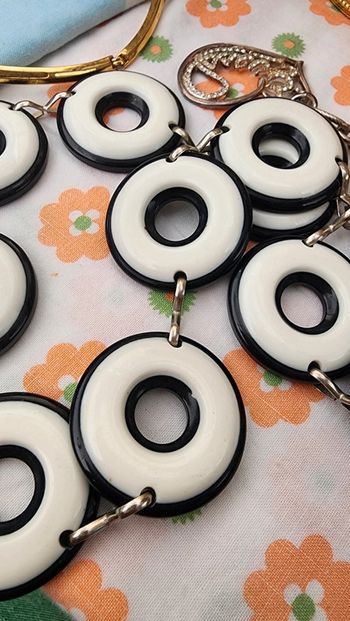 Joli collier vintage annees 70's pop