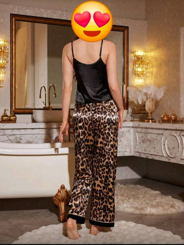 Pyjama de nuit en satin - photo numéro 2