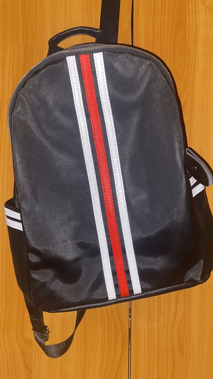 Sac a dos noir avec bandes de couleurs - photo numéro 2