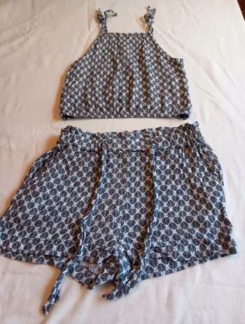 Ensemble été de marque Gémo et de taille 10ans ( haut et short)