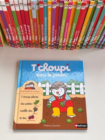 Livre tchoupi dans le jardin 