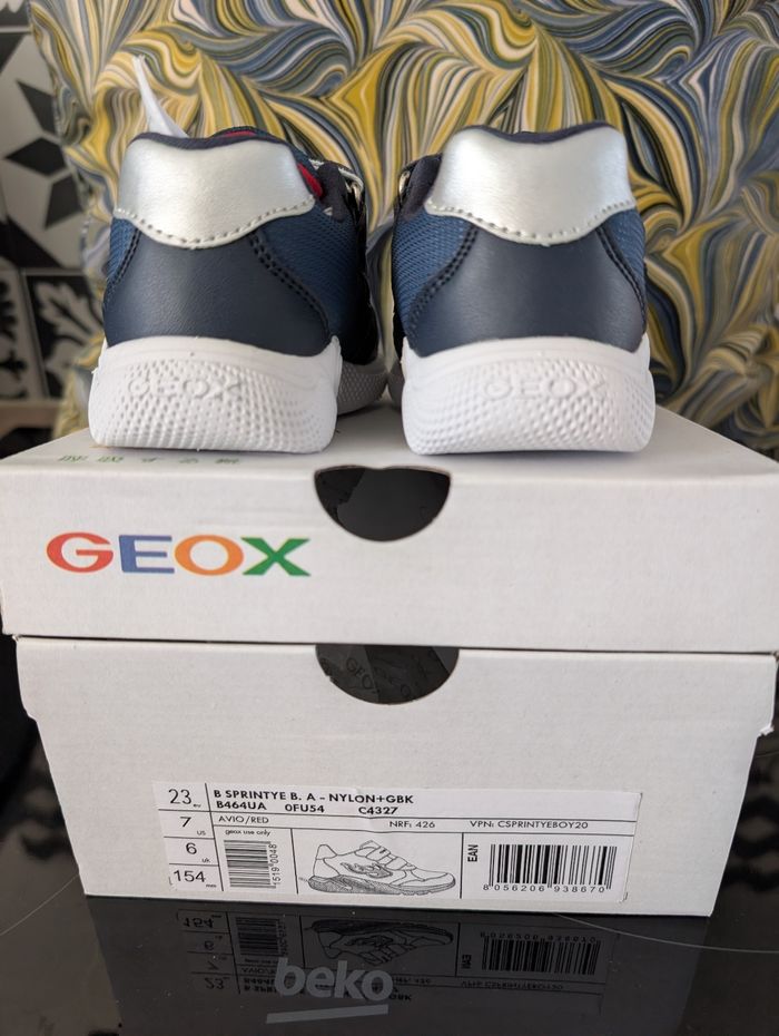 Baskets ultralegeres garçon. Taille 23. Neuf. Geox