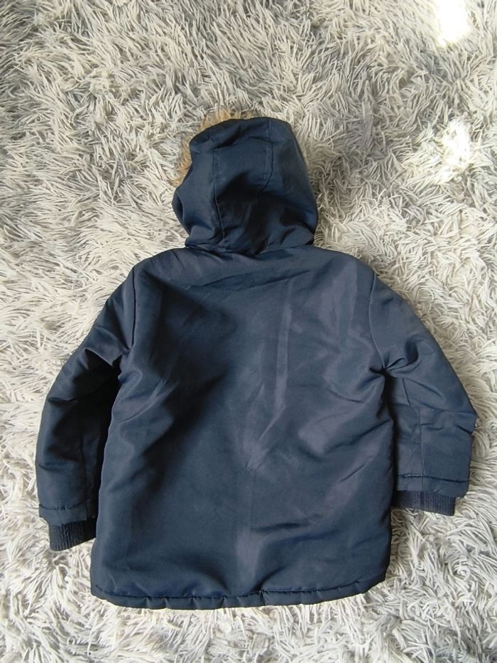 Parka doudoune garçon bleu marine avec capuche fourrée  Gémo taille 24 mois 🧥 - photo numéro 2