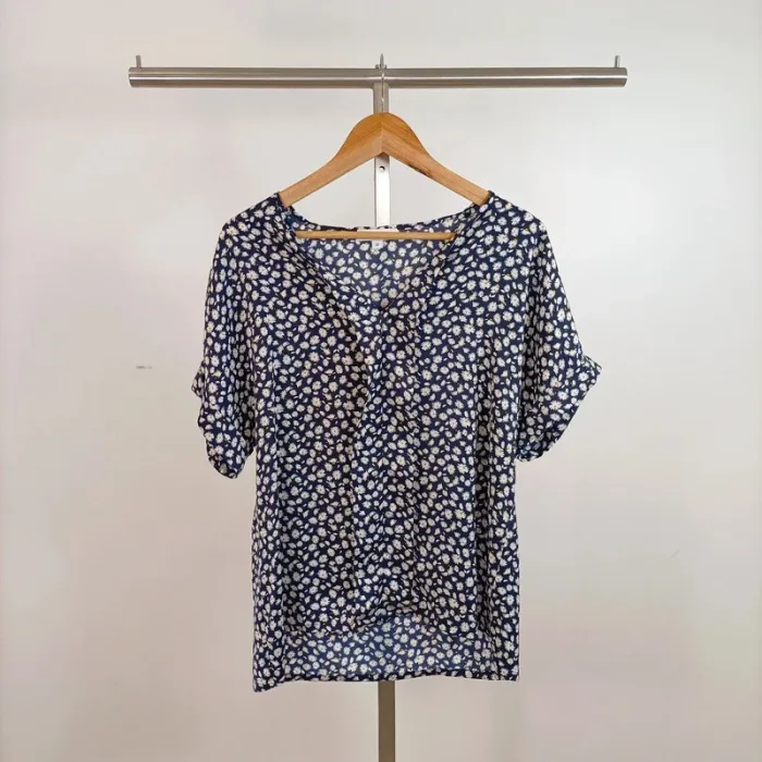 Blouse fleurie bleu marine à marguerites Jodhpur T40 en polyester fluide manches courtes A918