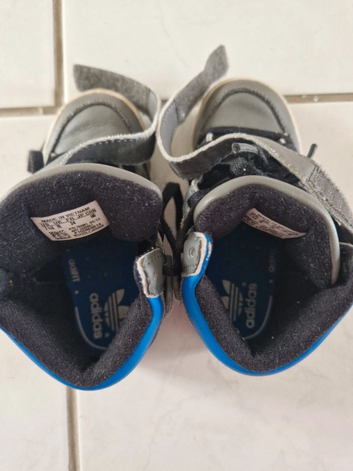 Baskets Adidas enfant taille 24 - photo numéro 8