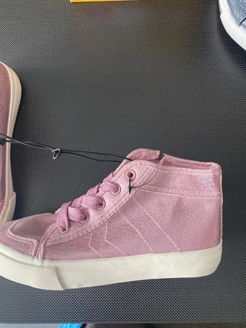 Chaussure lacet et ouverture sur le côté taille 31