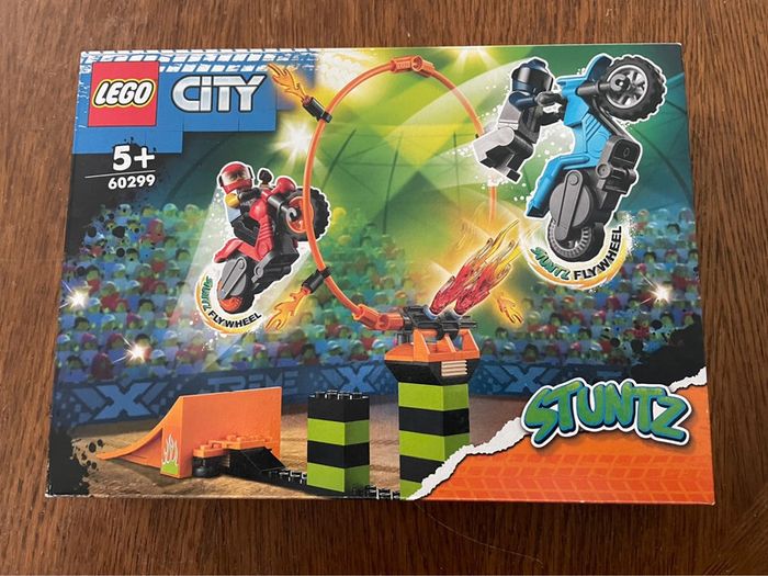 Boîte lego city 60299 Neuve