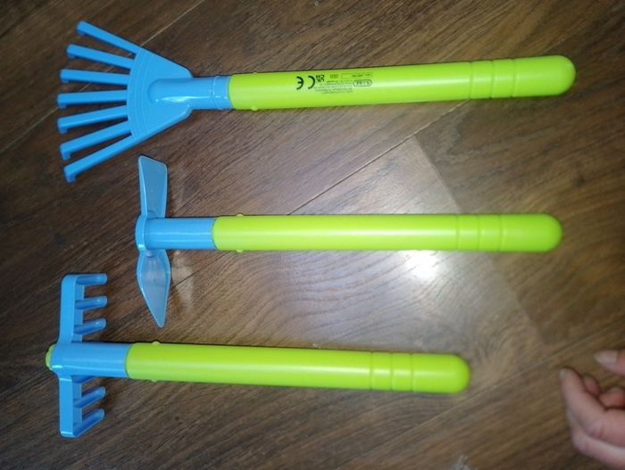 Lot d'accessoires jardinier enfant neuf - photo numéro 2