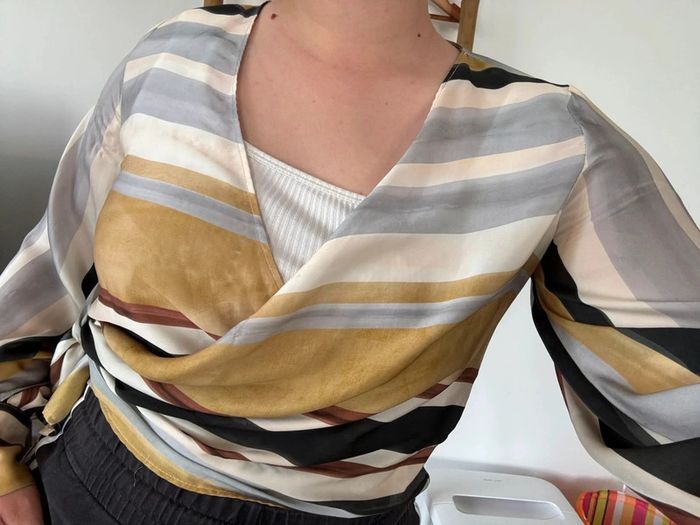 Haut cache cœur gris jaune noir Zara taille S - photo numéro 8