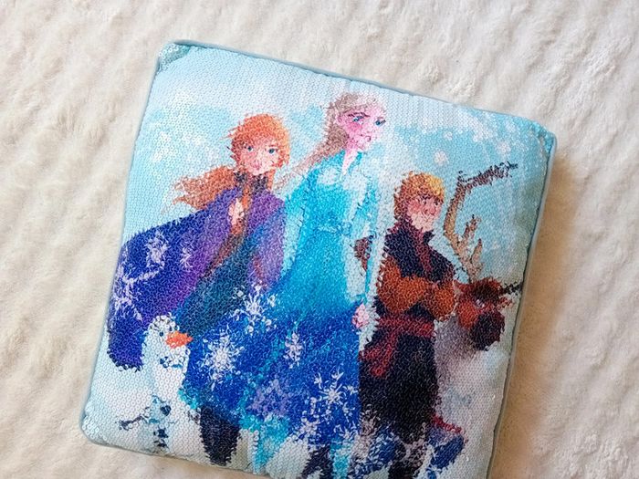 Coussin Frozen paillette 🌸🩵 - photo numéro 2