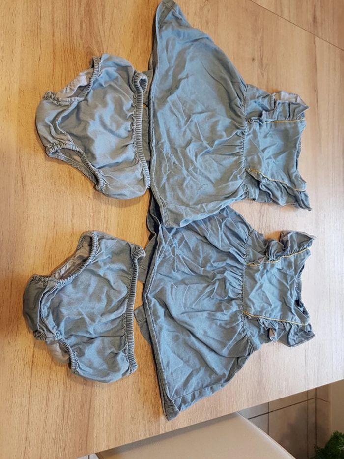 Lot de 2 robes jean et liserets dorés avec culotte cache couche. 12 mois. Kiabi.