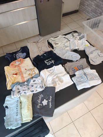 Lot de vêtements taille 1 mois