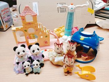 Lot sylvanians , famille panda, écureuil, château des bébés et baleine