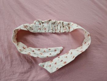 Bandeau élastique à nouer beige fleurs roses 6 mois