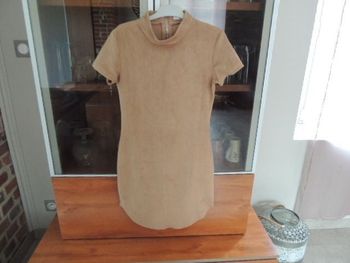 Robe manches courtes en daim taille 38