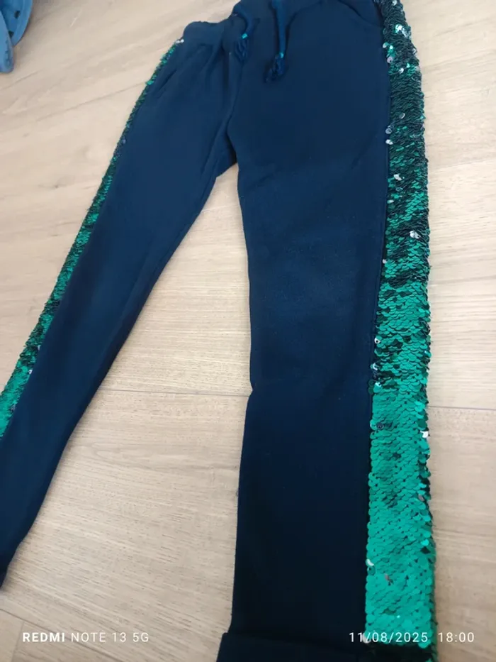 Magnifique jogging Vertbaudet taille 6 ans