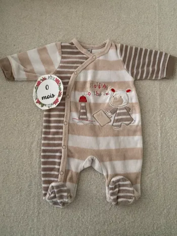 Pyjama taille 0 mois excellent état