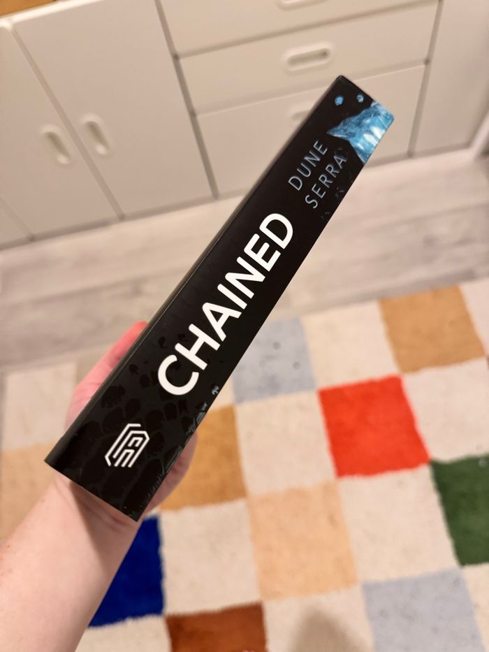 Livre Dark romance Chained - photo numéro 4