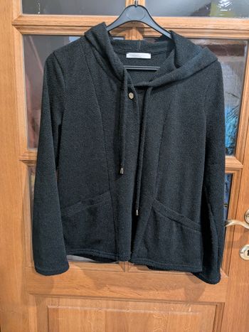 Veste courte à capuche