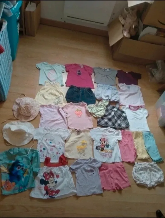 Lot de 24 vêtements fille. et 2 chapeaux. Saison été. Taille 18 mois - photo numéro 4