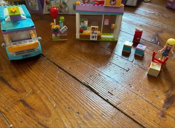 LEGO® Friends 41310 La livraison de cadeaux de Heartlake City