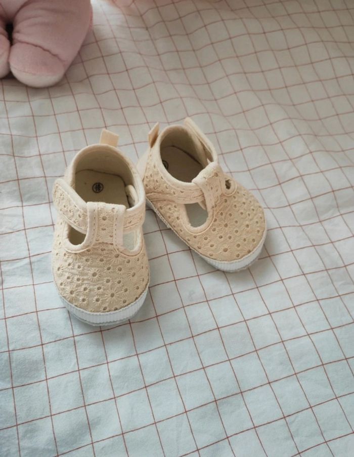 Chaussure bébé beige