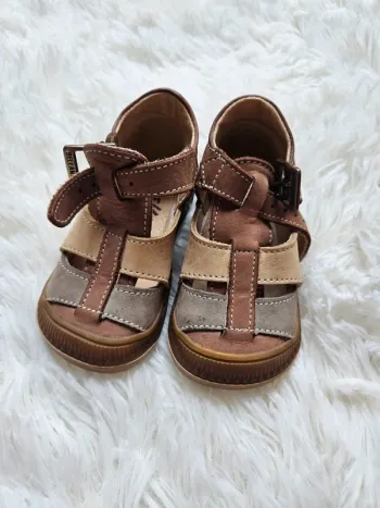 Chaussures taille 18