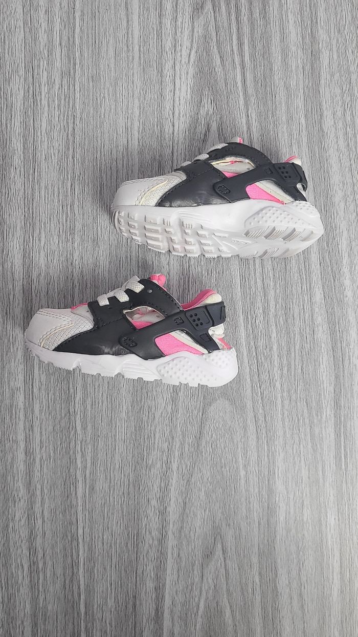 Nike Huarache Bébé Rose Noir Blanche Taille 21 - photo numéro 6