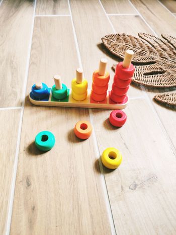 🔢Abaque anneaux multicolores à empiler sur socle numérotés en bois marque Oxybul