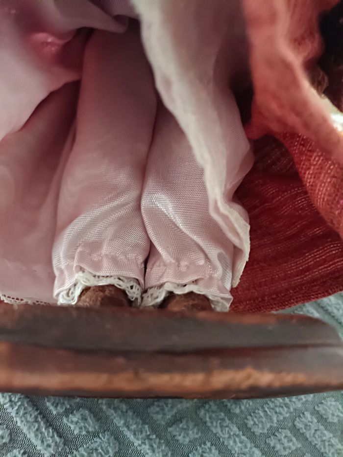 Santon de Provence habillé la femme au tisonnier signé Yolande - photo numéro 6