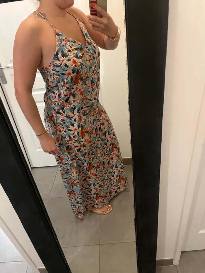 Robe dos nu - photo numéro 2