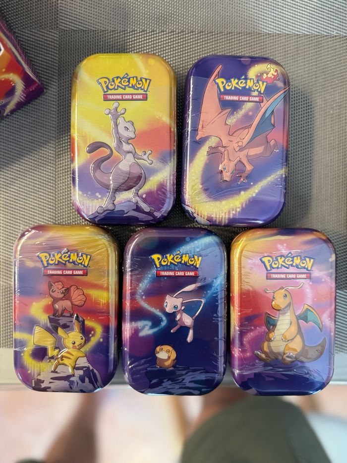 Display Pokémon mini tins pouvoirs de kanto juin 2025 - photo numéro 2