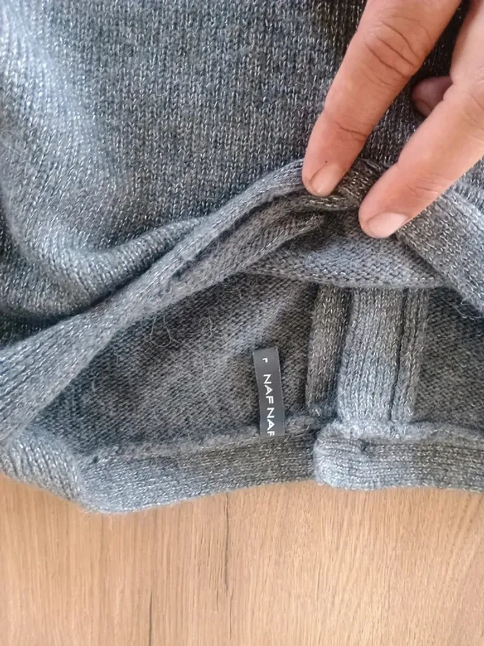 pull original avec bouton dans le dos - photo numéro 3