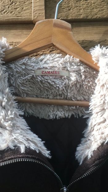 Joli blouson en fausse fourrure