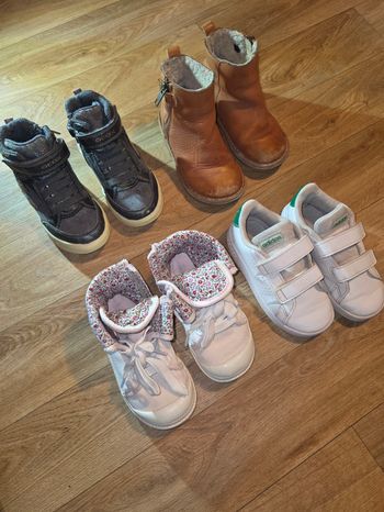 Lot chaussures fille taille 25