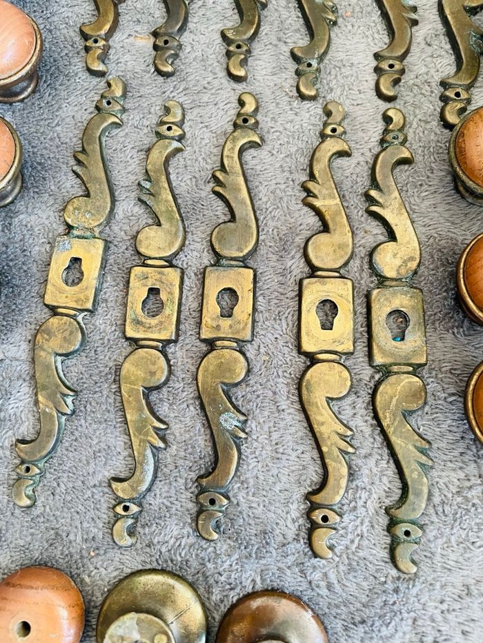 Lot entrées de clefs et boutons de porte vintage - photo numéro 1