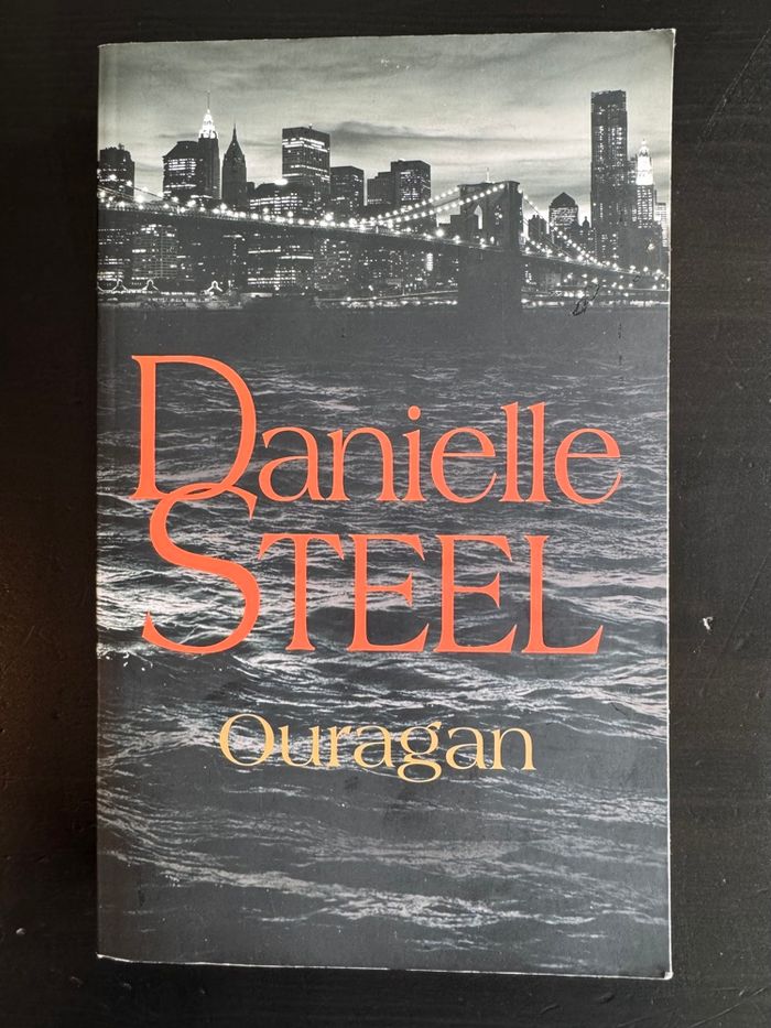 Livre danielle steel ouragan