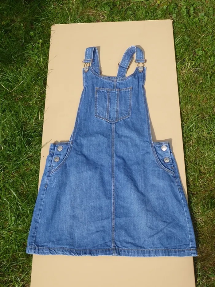 robe jeans (genre salopette)