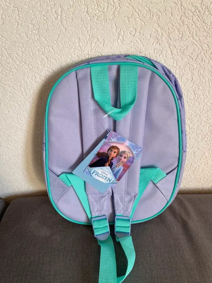 🎒Sac à dos La Reine des Neiges en reliefs – Elsa, Anna & Olaf - photo numéro 2