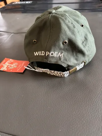 Joli casquette kaki et léopard