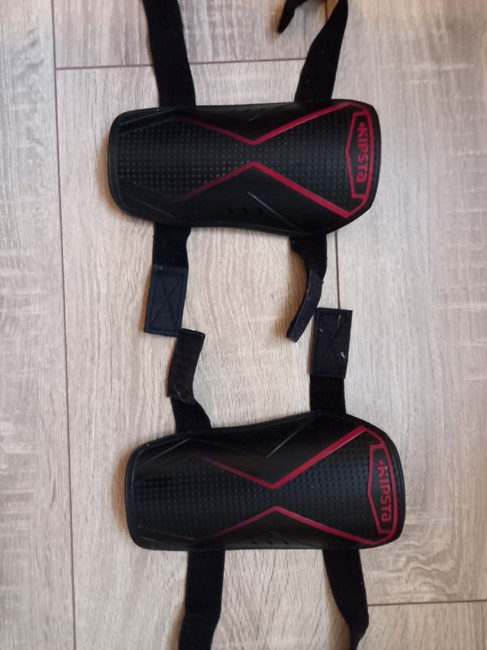 Protège tibia noir football enfant marque Kipsta taille S