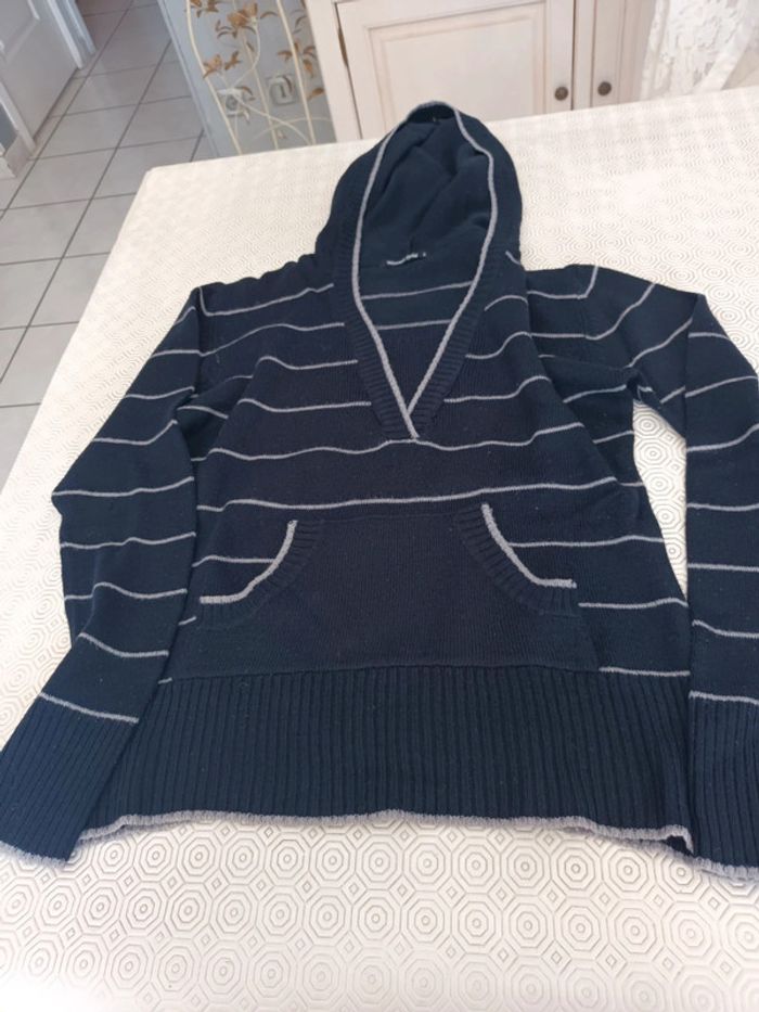 Pull Taille M à capuche bleu