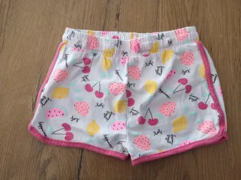 Short 36 mois orchestra avec des fruits