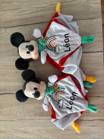 2 doudous Mickey « Léon »