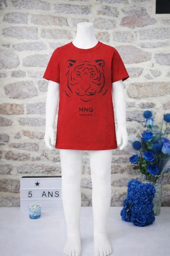 T-shirt manches courtes rouge imprimé tigre noir Garçon taille 5/6 ans marque Mango 🎸