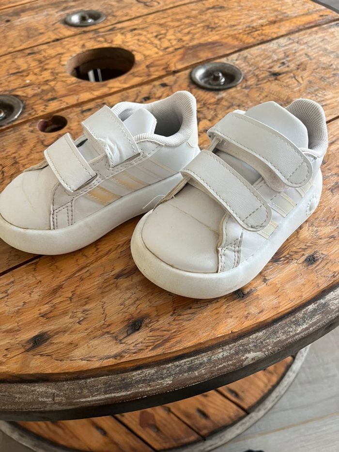Baskets adidas 22. - photo numéro 2