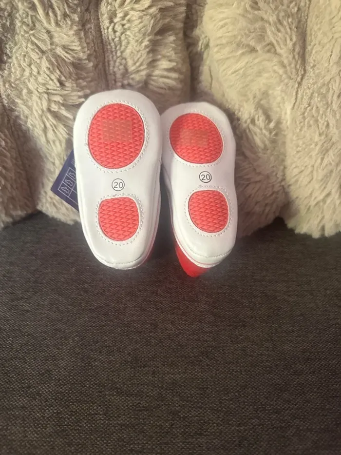 Chaussures bébé taille 20 – Confort et style pour les premiers pas - photo numéro 3