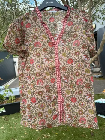 Chemise légère et transparente à fleurs taille L 40